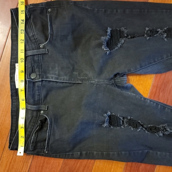 Levi's 711 Skinny Black Deconstructed Jeans - Picture 5 of 15